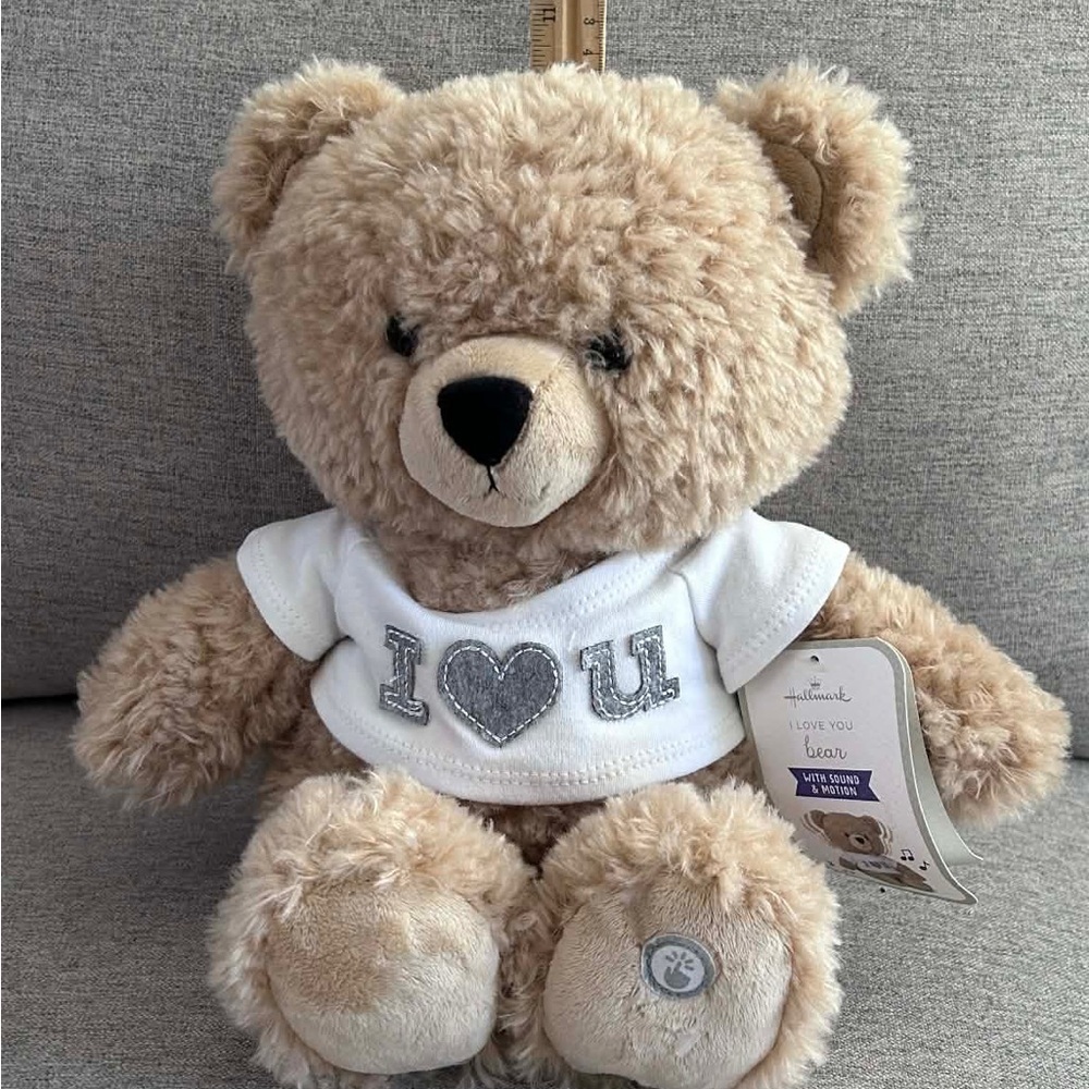 NOS / NWT Hallmark I Love You Bear With Sound & Motion